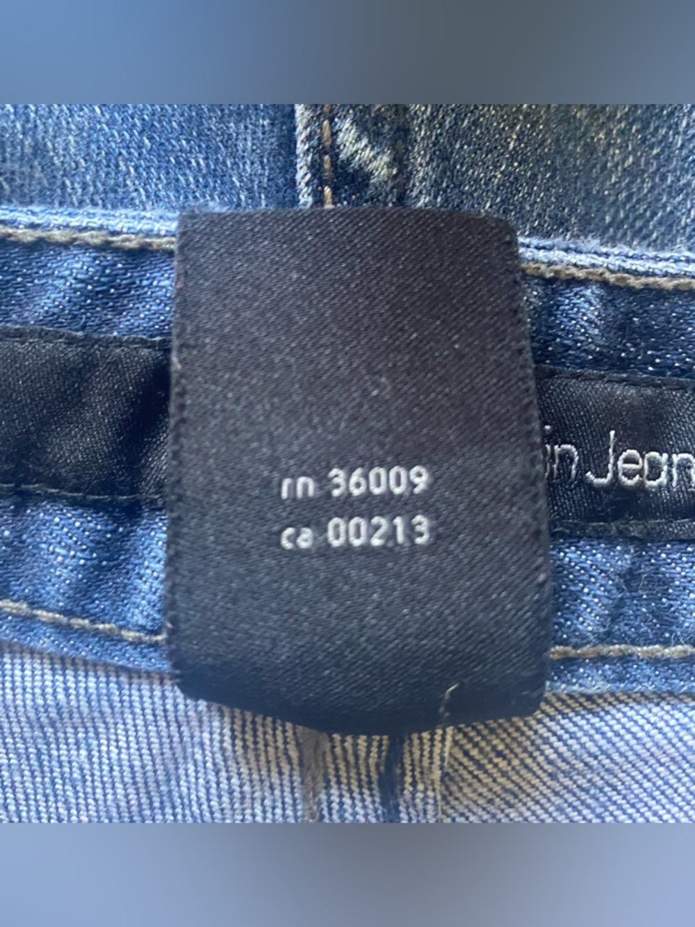 Calvin Klein Women’s Distressed Blue Denim Jean Shorts 33/16 - Picture 8 of 9